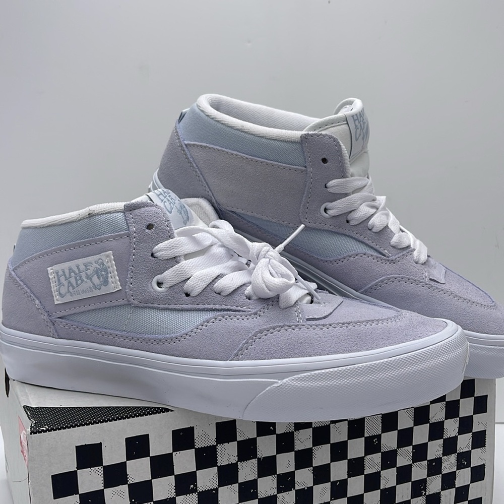 Vans WMNS Skate Half Cab
Light Blue/White
VN0A5KYABGX Sneakers - Picture 8 of 16